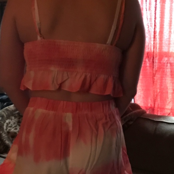 Beautiful 2 peice short set size small - Picture 6 of 8